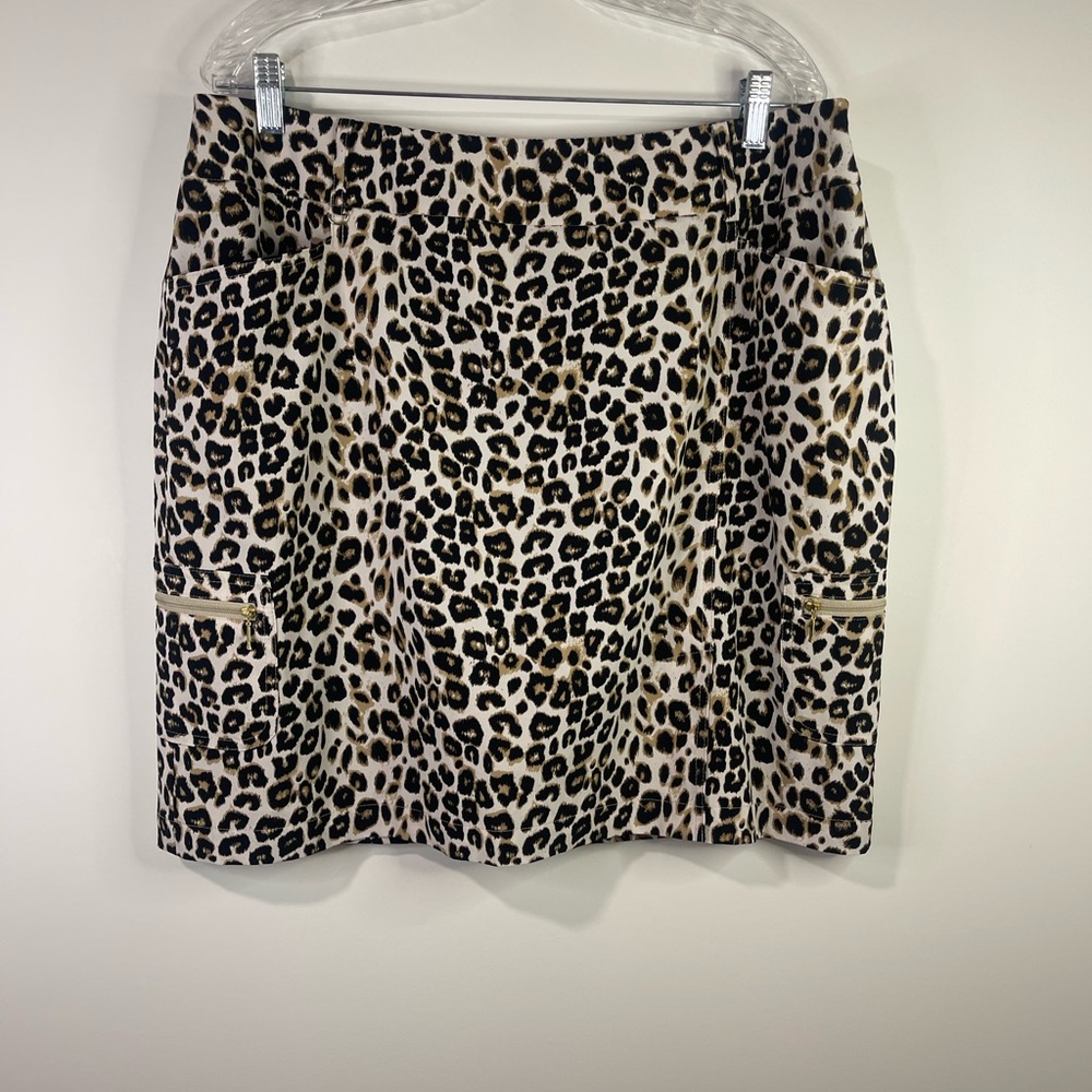Zenergy by Chico’s Chic Leopard print skirt/shorts